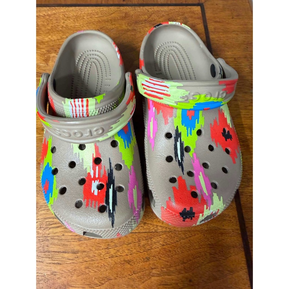 Crocs Unisex W6 M4 Tan Multi Color Clog Classic Ikat Graphic Comfort Shoes